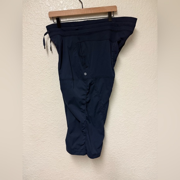 ๐ LULULEMON Studio Crop Pants (See Measurements) - Picture 5 of 16